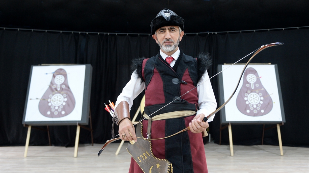 Sakarya Gençlik ve Spor İl Müdürü Arif Özsoy, sporun her alanına imkan sunmaya çalıştıklarını belirterek, Marmara Bölgesi`nin "ilk ve tek" geleneksel okçuluk çadırını hizmete açtıklarını söyledi. 