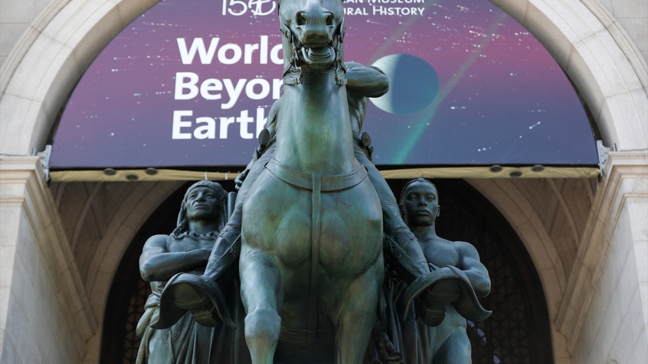 Floyd protestolarında ırkçı tarihi heykeller de hedef alındı