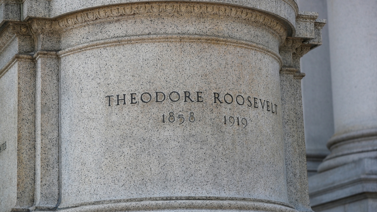 Geçen hafta da New Jersey’deki Monmouth Üniversitesi yönetimi, kampüste bulunan ABD’nin 28. Başkanı Woodrow Wilson’un heykelini kaldırma kararı aldıklarını duyurmuştu.