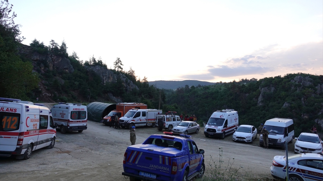 Afet ve Acil Durum Yönetimi Başkanlığınca (AFAD), selde kaybolan Derya Bilen`i (17) arama çalışmalarına sabahın erken saatlerinde devam edildi.