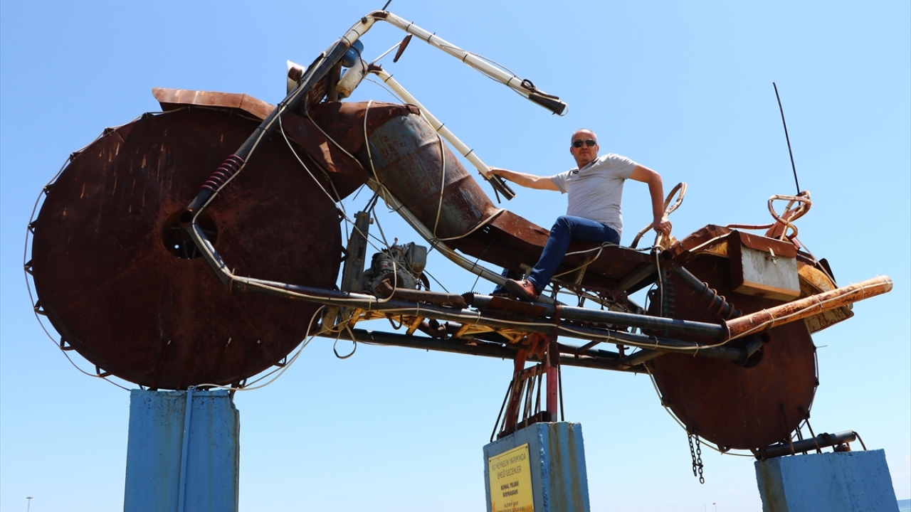 Şarköy Motosikletçiler Kulübü Başkanı Ayhan Coşkun da heykelin motosiklet tutkunlarının ilgi odağı haline geldiğini ifade etti. 
