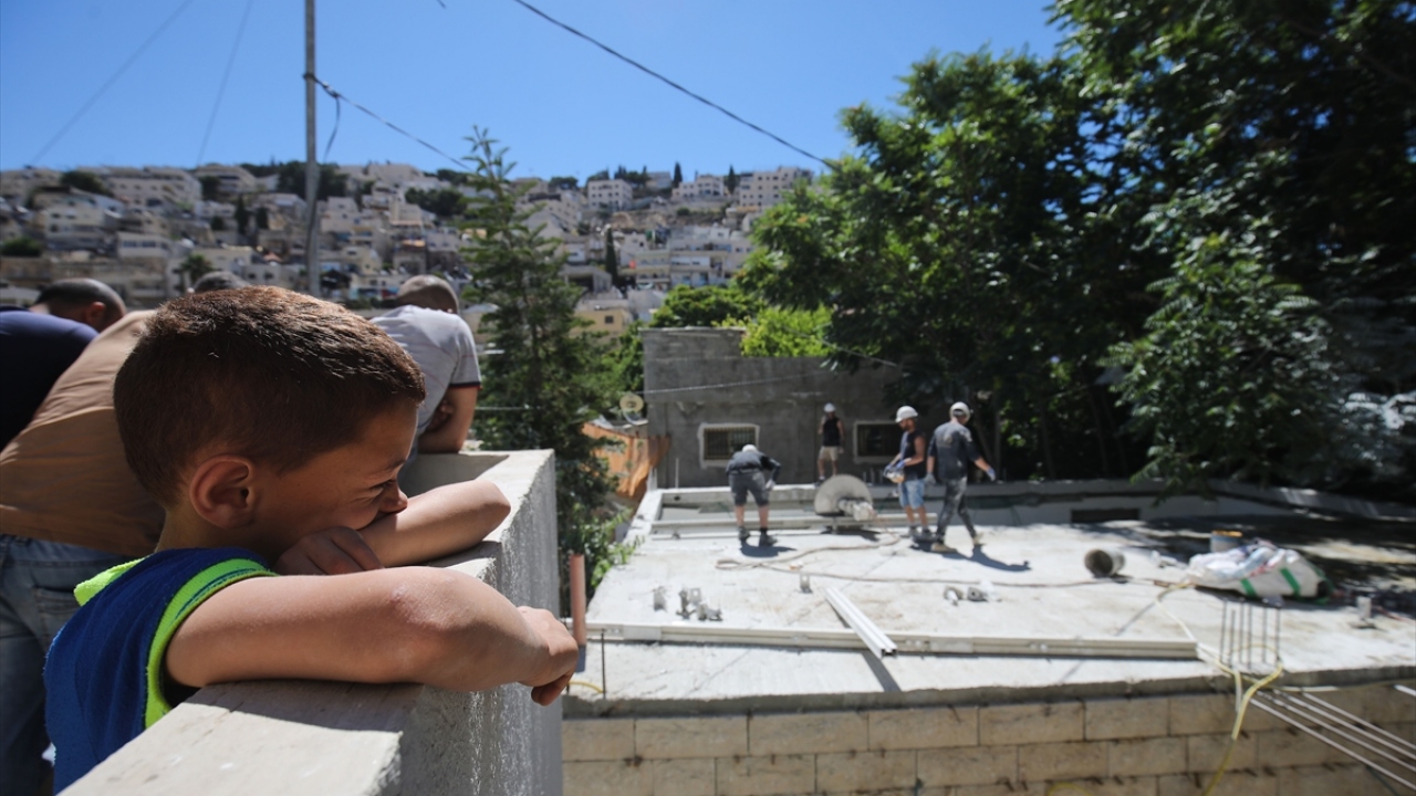 Yıkımın ardından konuşan Recebi, İsrail mahkemesinin 11 Haziran`da yıkım emri verdiğini ve evlerini boşaltmak için 4 gün süre tanındığını belirtti. 