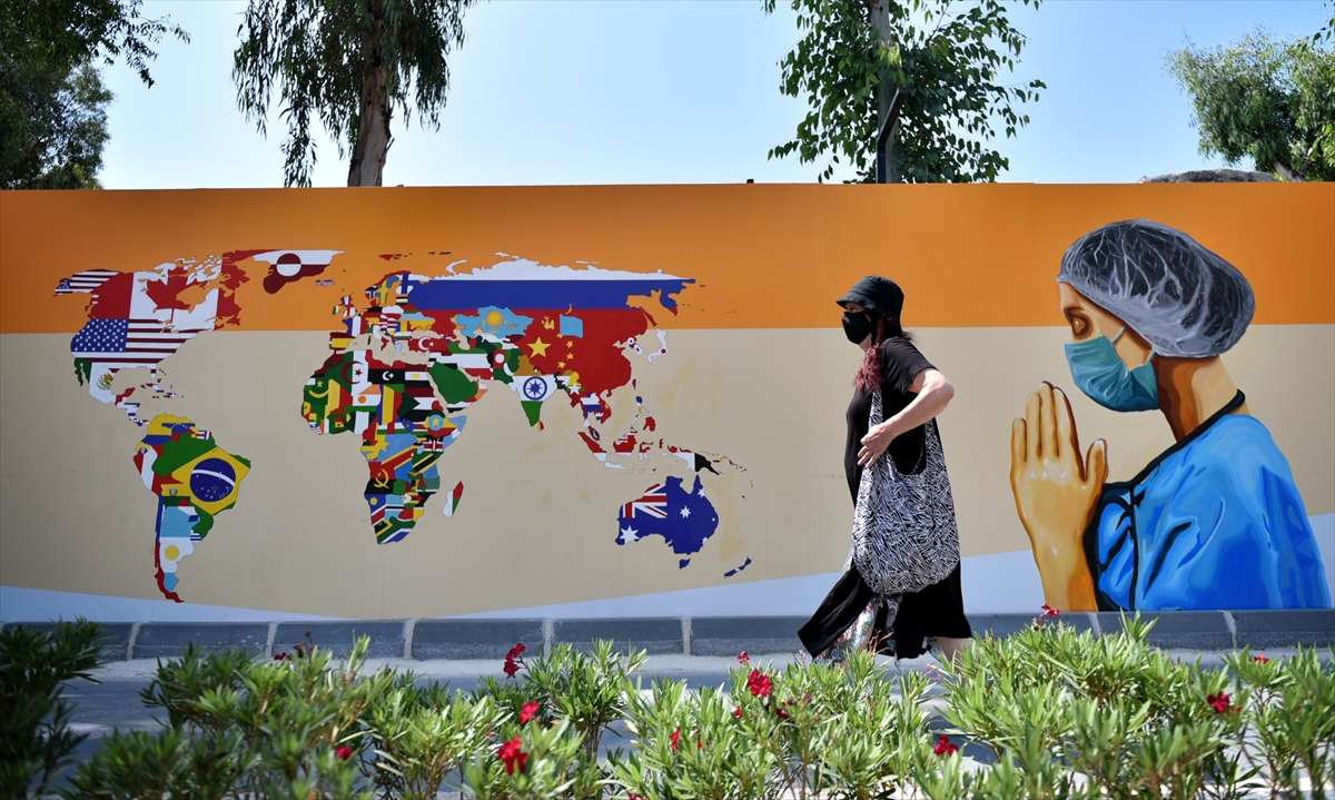 Mersin Büyükşehir Belediyesince, Adnan Menderes Bulvarı`nda yer alan sahil bandındaki Özgecan Aslan Barış Meydanı`nda bulunan "Cep Sineması"nın çevresinde güzelleştirme çalışması yapıldı.