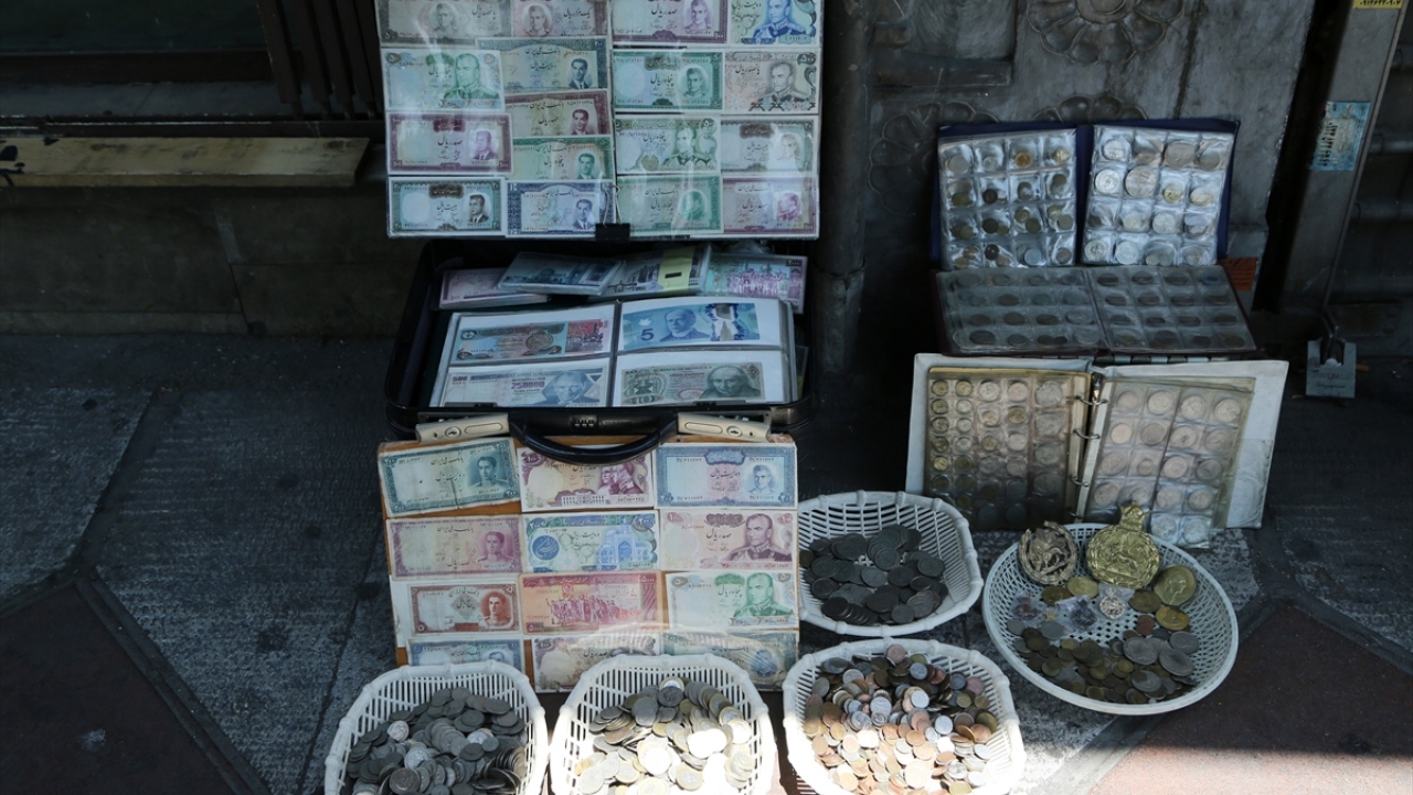 İran`da 1 ABD doları, ocak ayında 13 bin 350 tümen civarında işlem görüyordu.
