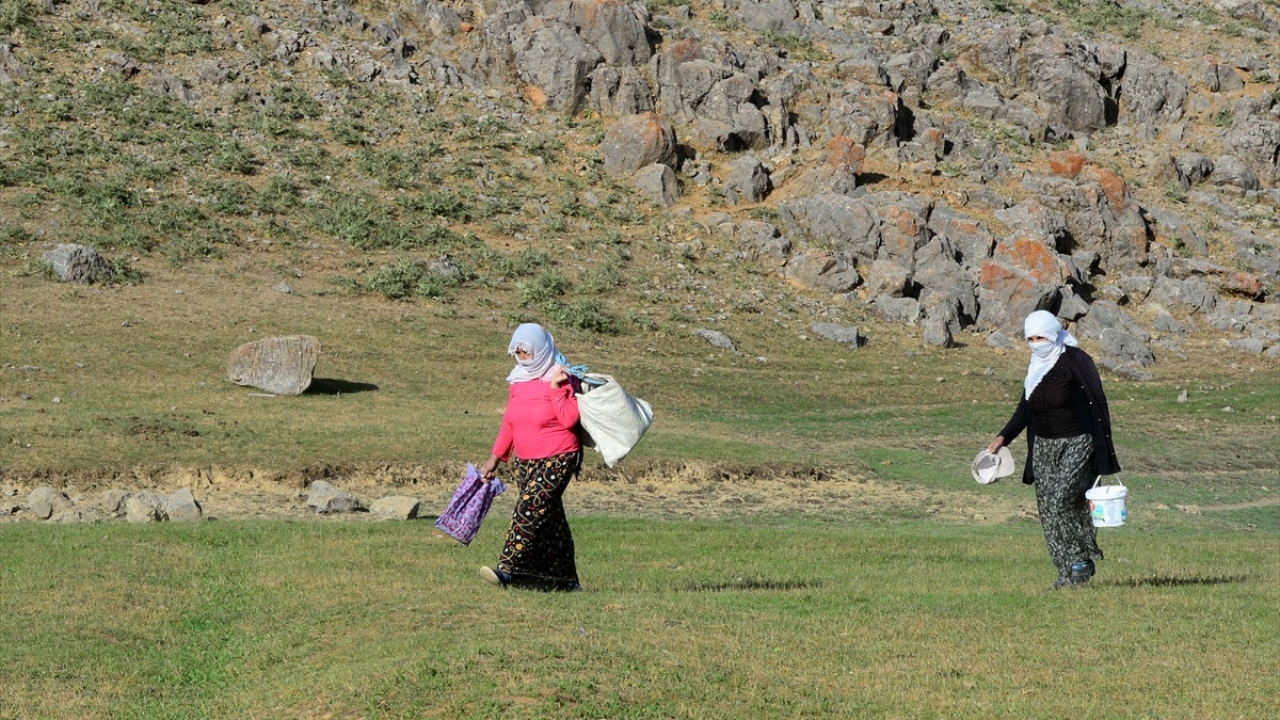 Berivanlardan 6 çocuk annesi Maşallah Demir, yaptığı açıklamada, sabah erken uyanarak çocuklarına kahvaltı hazırladığını söyledi.