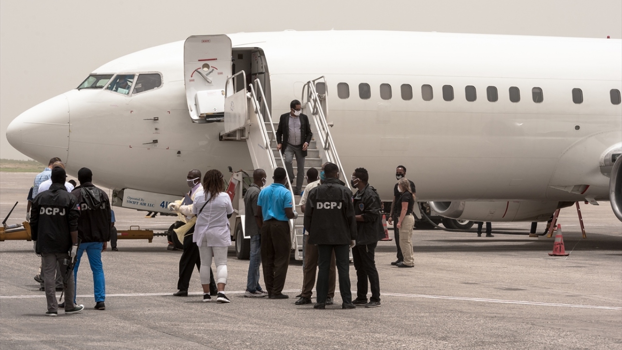 Haiti basınında çıkan habere göre, ABD yönetimi, 1995`den bu yana ülkede kalmasına izin verilen Constant`ı sınır dışı etti. 