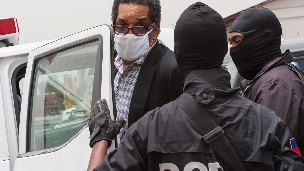 Constant, 1990`lı yıllarda cinayet ve işkence suçları işlediği gerekçesiyle ülkesinde aranıyordu.