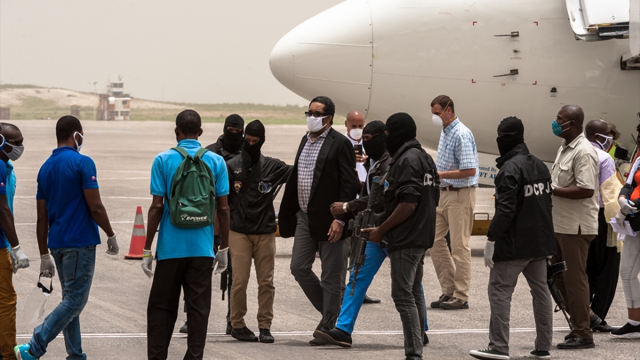 Haiti`deki insan hakları örgütleri, Constant`ı 1991-1994 yılları arasında birçok Haitilinin öldürülmesinden ve işkence edilmesinden sorumlu tutuyor.