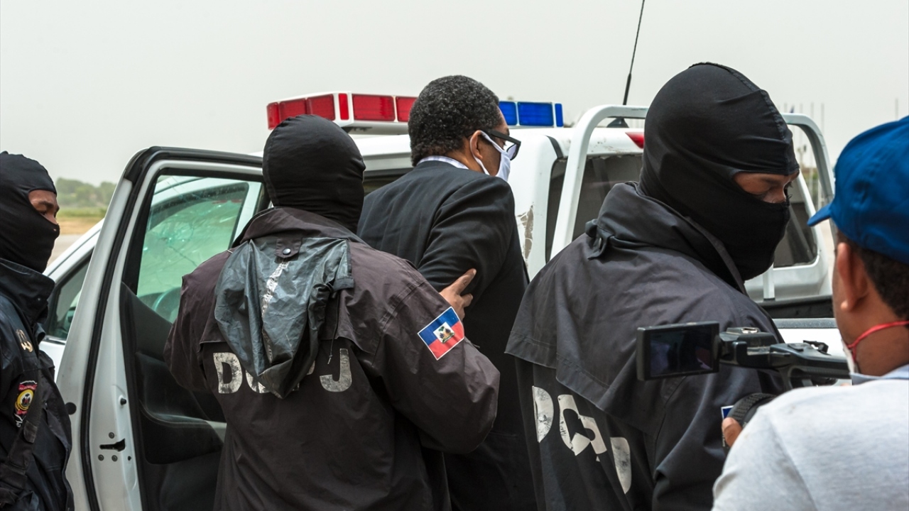 Haiti`deki yaşanılan olaylardan dolayı "günah keçisi" ilan edildiğini ileri süren Constant, Haiti`ye iade edilirse öldürüleceğini açıklamıştı.