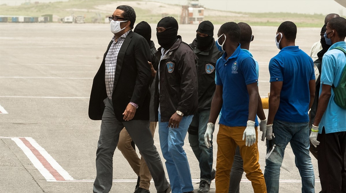 Ülkesine gönderilen Constant, havalimanında tutuklandı.