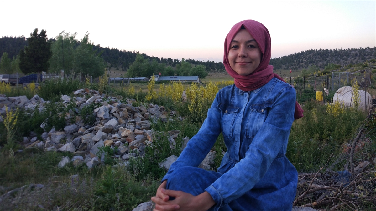 Sosyal medyadan çocukların fotoğraflarını paylaşan Bozkırlı Melek Çetin, yaptığı açıklamada, sosyal medya hesabından yörük çocuklarının fotoğraflarını paylaştığını vurgulayarak, şunları kaydetti: