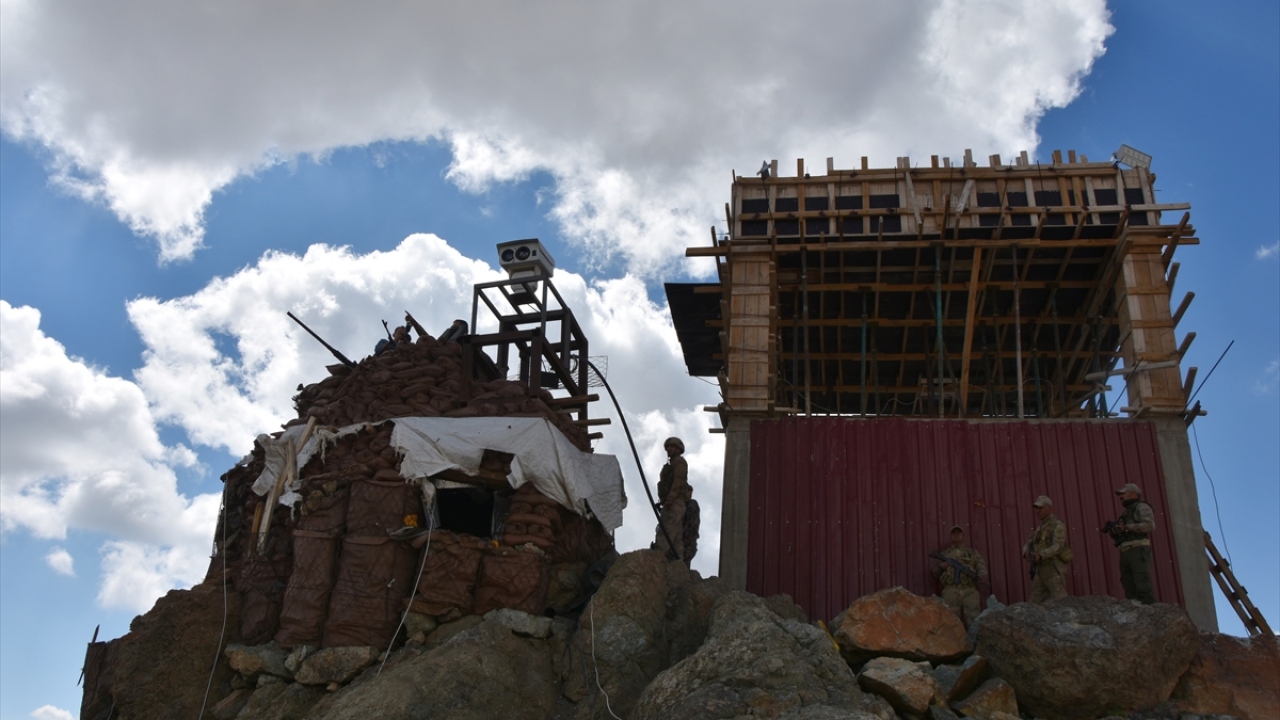 Türkiye`nin en yüksek rakımlı üs bölgesinde terörle mücadele ediyorlar
