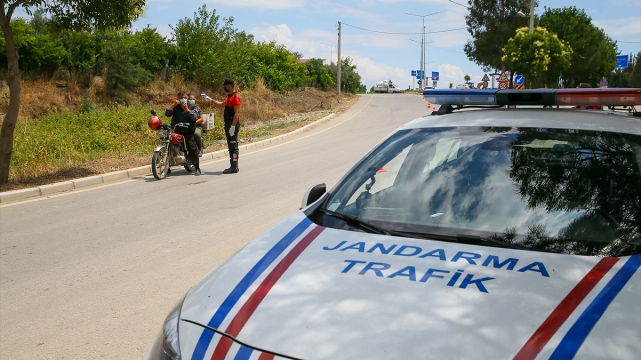 Mahalle sakinlerinin gerekmedikçe evlerinden çıkmamaları konusunda camiden ve jandarma araçlarından uyarı anonsları yapıldı.
