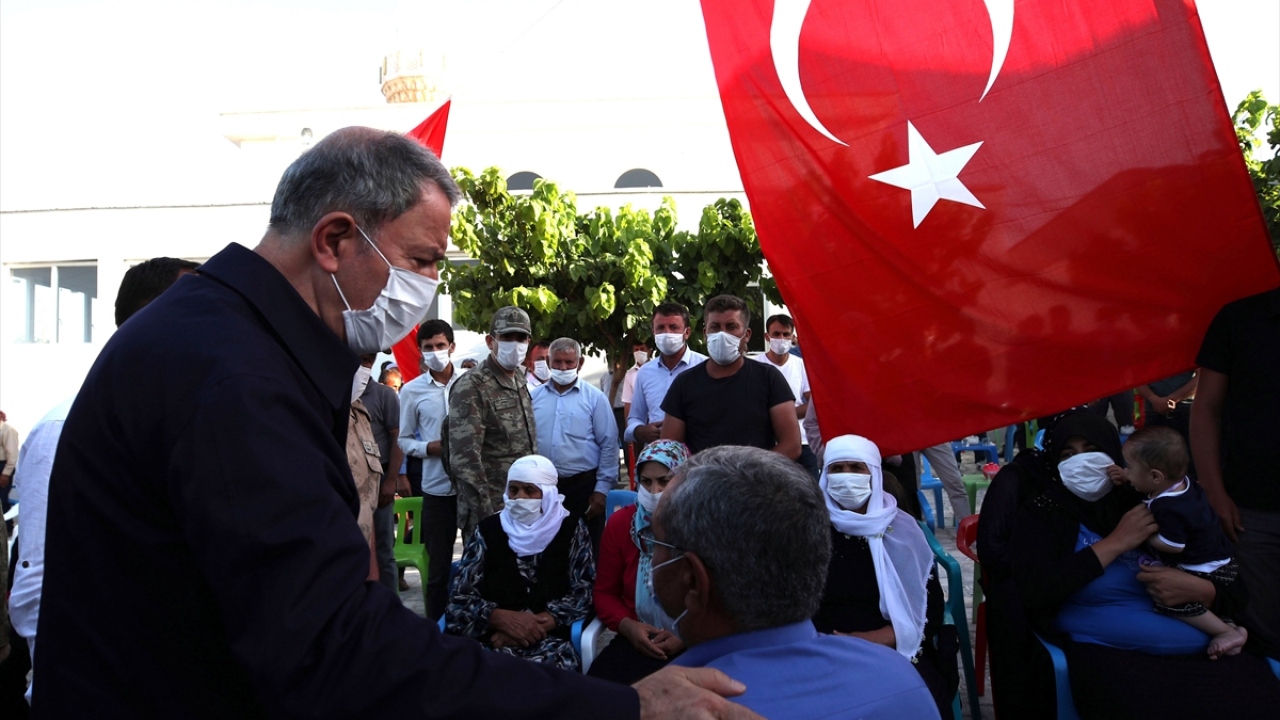 Güçlükonak şehitlerinin ailelerine güçlü taziye ziyareti 