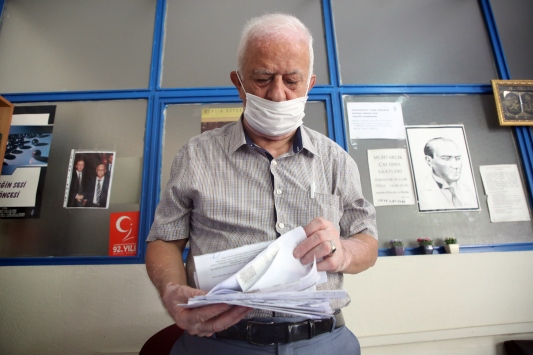 Ömrünün yarısından fazlasını mahallesine adayan muhtar