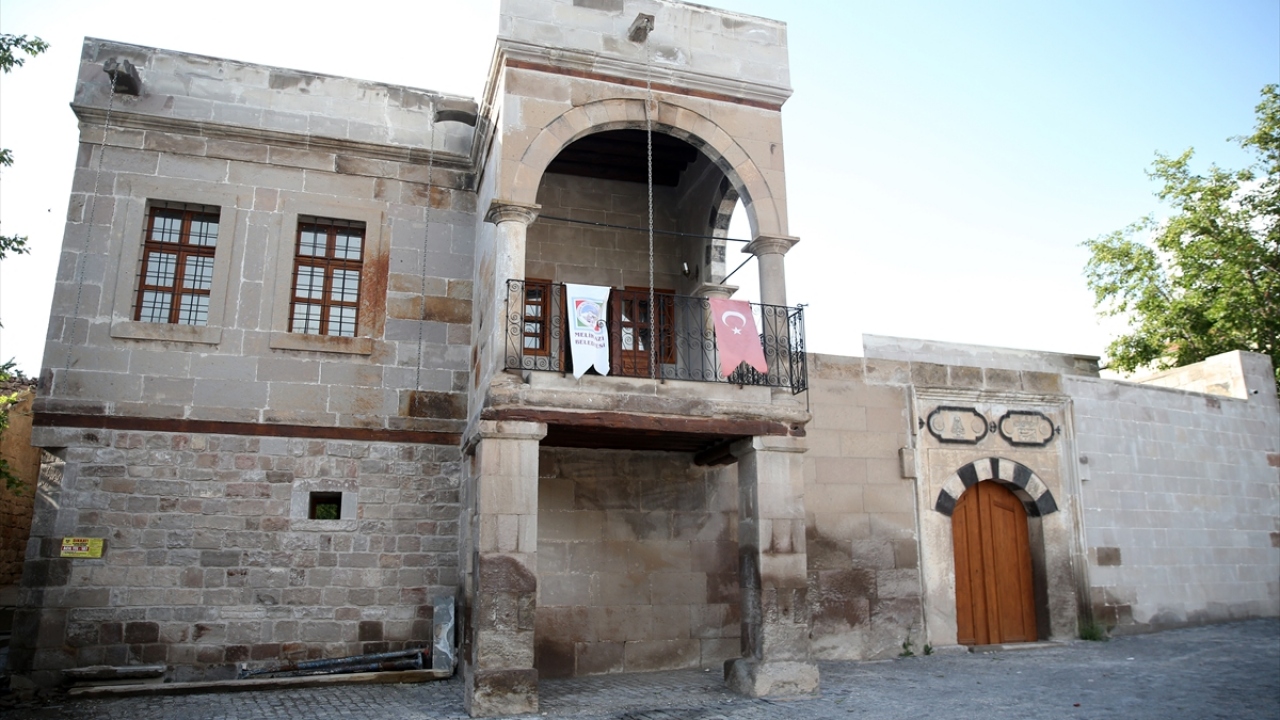 UNESCO Dünya Miras Geçici Listesi`ne giren Koramaz Vadisi`ndeki mahallelerden Ağırnas, son yıllarda kente gelen yerli ve yabancı turistlerin uğrak noktaları arasında yer alıyor.