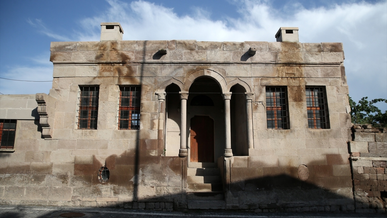 Melikgazi Belediye Başkanı Başkanı Mustafa Palancıoğlu, yaptığı açıklamada, belediye sınırları içinde yer alan Ağırnas`ın tarihi mahallelerden biri olduğunu söyledi.