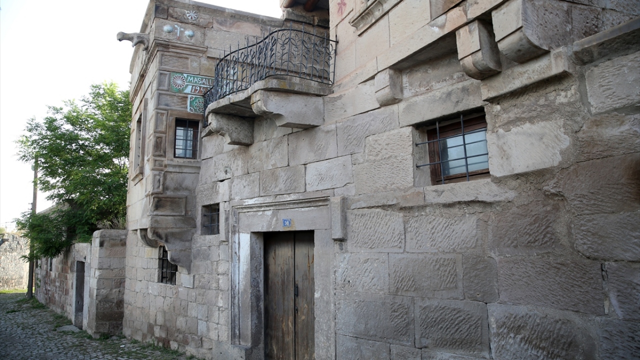 Palancıoğlu, Mimar Sinan`ın sadece eserlerinin değil, çalıştığı ekibin, çalışma şeklinin, aile hayatının da araştırılması gerektiğini, bu yönde de çalışmalar başlatacaklarını belirtti.