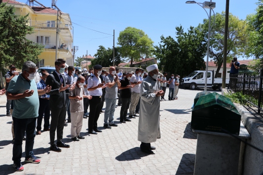 Karamanda sulama kanalına düşerek boğulan iki kardeşin cenazeleri defnedildi