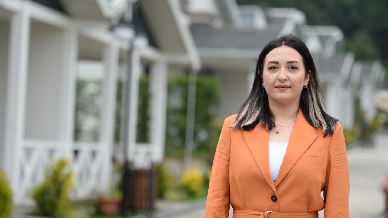 İlçenin Kırkpınar mevkisinde bulunan butik otelin işletme müdürü Gamze Gezgin, 23 butik tarzı villa, 16 dubleks villa, 5 aile süit ile 2 bungalov ev olarak müşterilerine hizmet verdiklerini söyledi. 