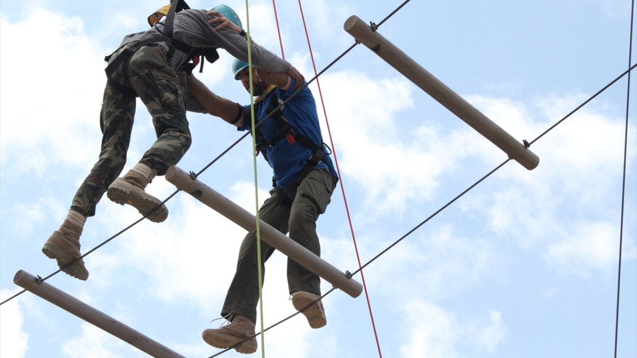 Kamp fikrinin öncü ve farklı bir fikir olduğunu belirten Ayyaş, "İnsanın doğa ile bağını biliyoruz. En önemlisi kamp alanı, insanların özel yaşam becerilerini uygulayabilmesine olanak sağlıyor." diye konuştu.
