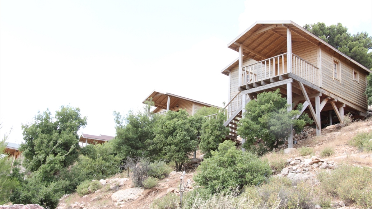 Bir diğer eğitmen Abdullah Cemal ise, kampta herkesin sağlığını korumak için bütün ekipmanların bulunduğunu söyledi.