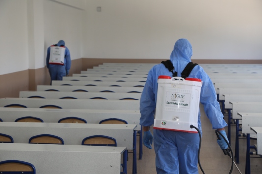 Niğdede YKS öncesi okullar dezenfekte edildi