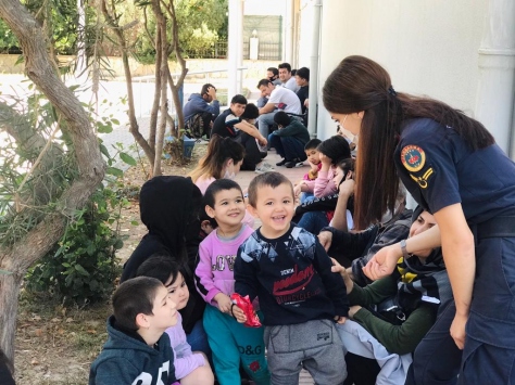 İzmirde 37 düzensiz göçmen yakalandı