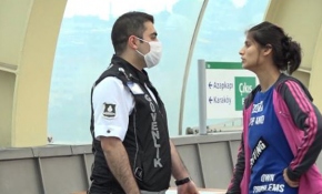 Maskesiz metroya binmek istedi, izin verilmeyince sinirlendi