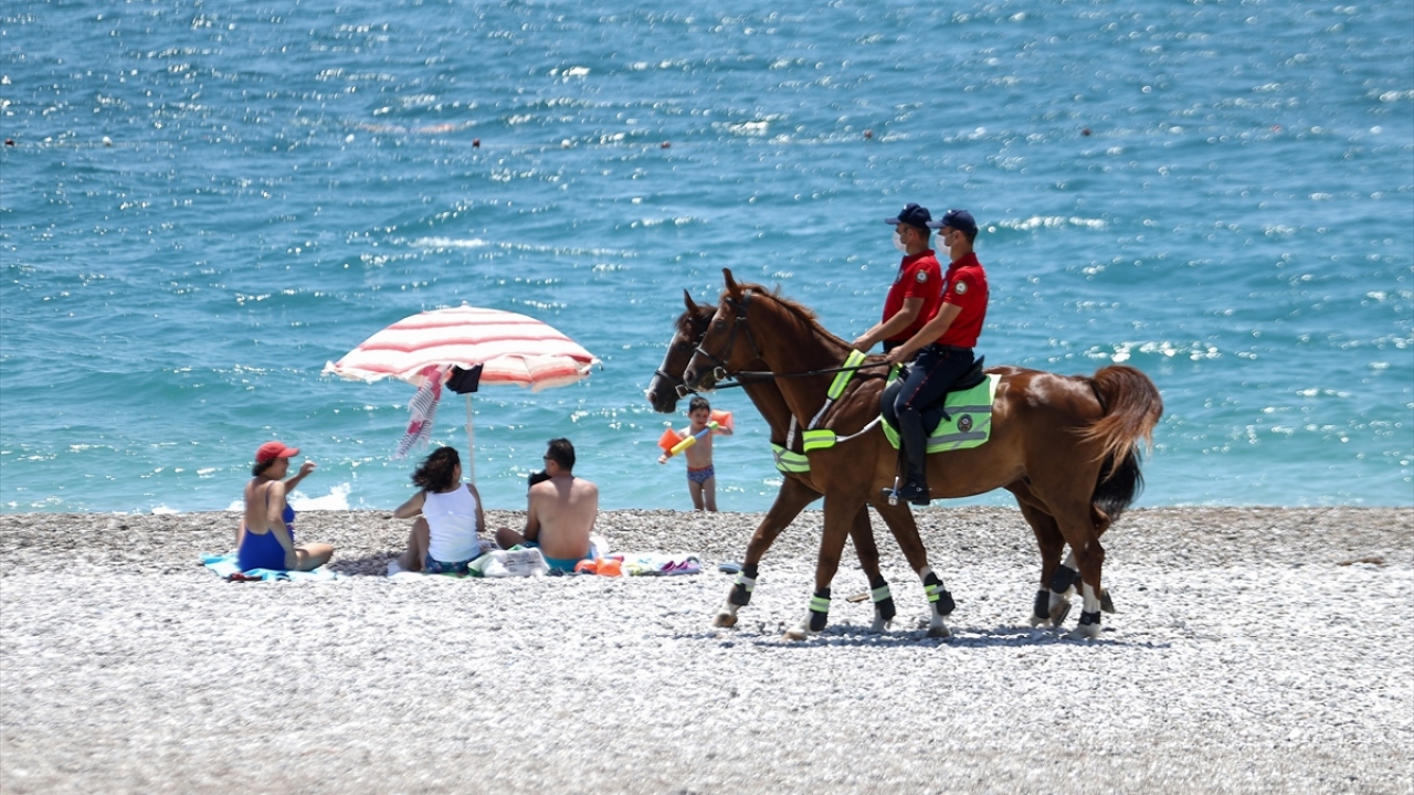 Kaymaz, plaja gelen kişilerin polis ekiplerini gördüklerinde kendilerini daha güvende hissettiklerini ve huzur içinde denize girdiklerini ifade etti.