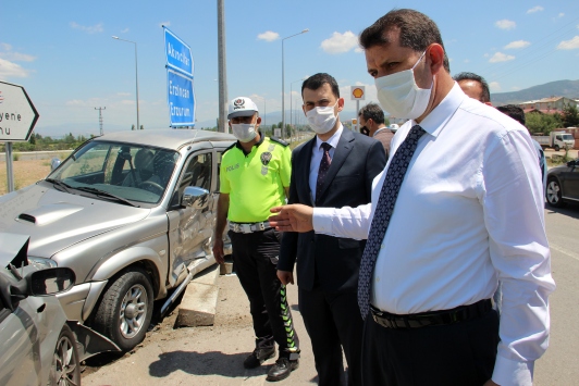 Sivasta iki otomobil çarpıştı: 8 yaralı