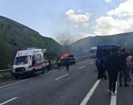 Erzurumda 2 otomobil çarpıştı: 2 ölü, 3 yaralı