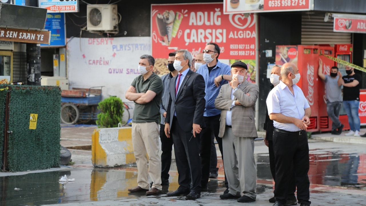 Batman Emniyet Müdürü Köroğlu Kıraç, yangın söndürme çalışmalarını yerinde takip ediyor.