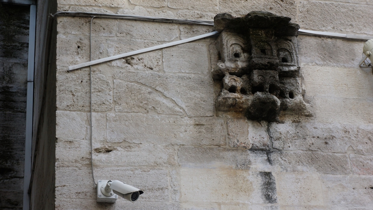 Bali Paşa Camisi`nde de kuş evleri bulunuyor.