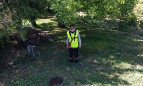 Doğa sevgisiyle 11 yılda binlerce ağaç dikti