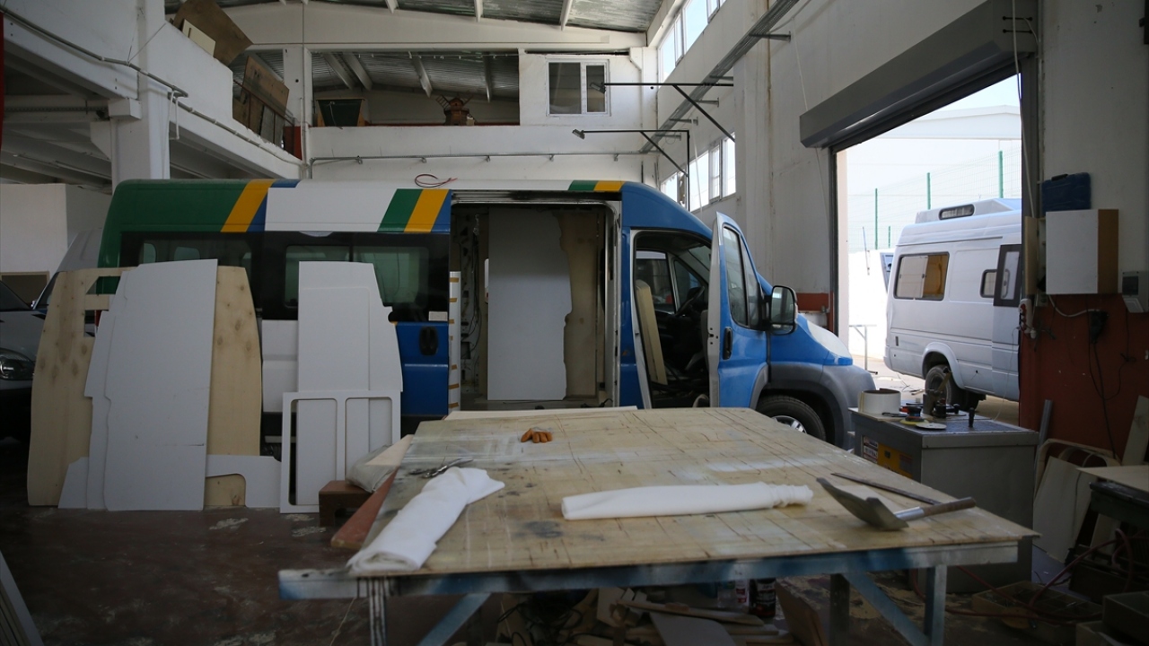 İzole bir ortamda tatil yapmak isteyen pek çok kişi, tercihini karavandan yana kullanıyor. 