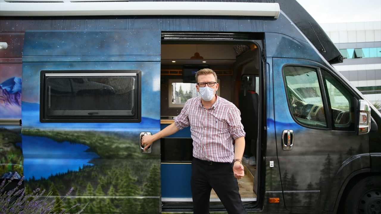 Karavan kullanıcısı Yüksel Sipahi ise yeni tip koronavirüs nedeniyle karavanların daha da kıymetli hale geldiğini ifade ederek, imkanı olan herkese karavan önerdiğini söyledi.