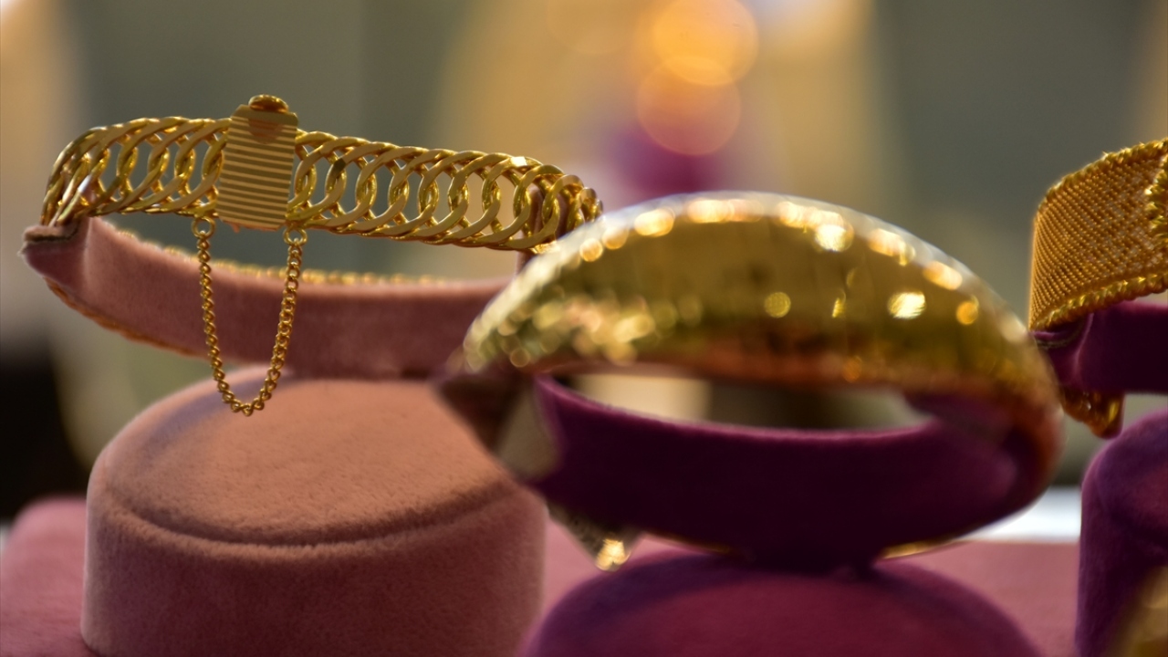 Gaziantep Kuyumcular Odası Başkanı Sedat Özdinç, yaptığı açıklamada, salgın sürecinde kuyumcuların da bütün sektörler gibi etkilendiğini söyledi.