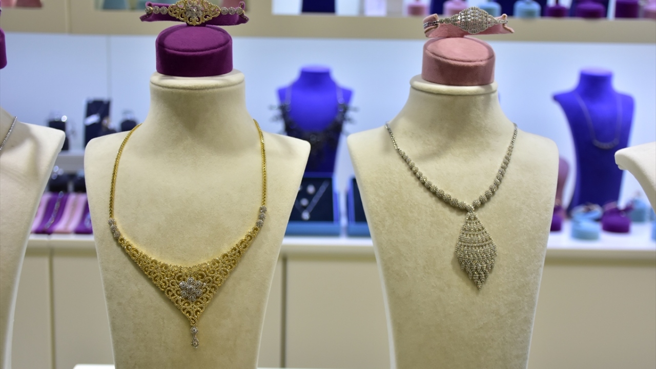 Özdinç, düğünlerde altın alma geleneğinin halen devam ettiğini ancak tercih edilen miktarda değişikliğe gidildiğini kaydetti. 