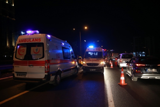 İstanbulda trafik kazası: 1 ölü, 2 yaralı