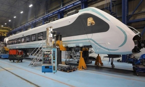 Milli elektrikli tren test için raylara iniyor