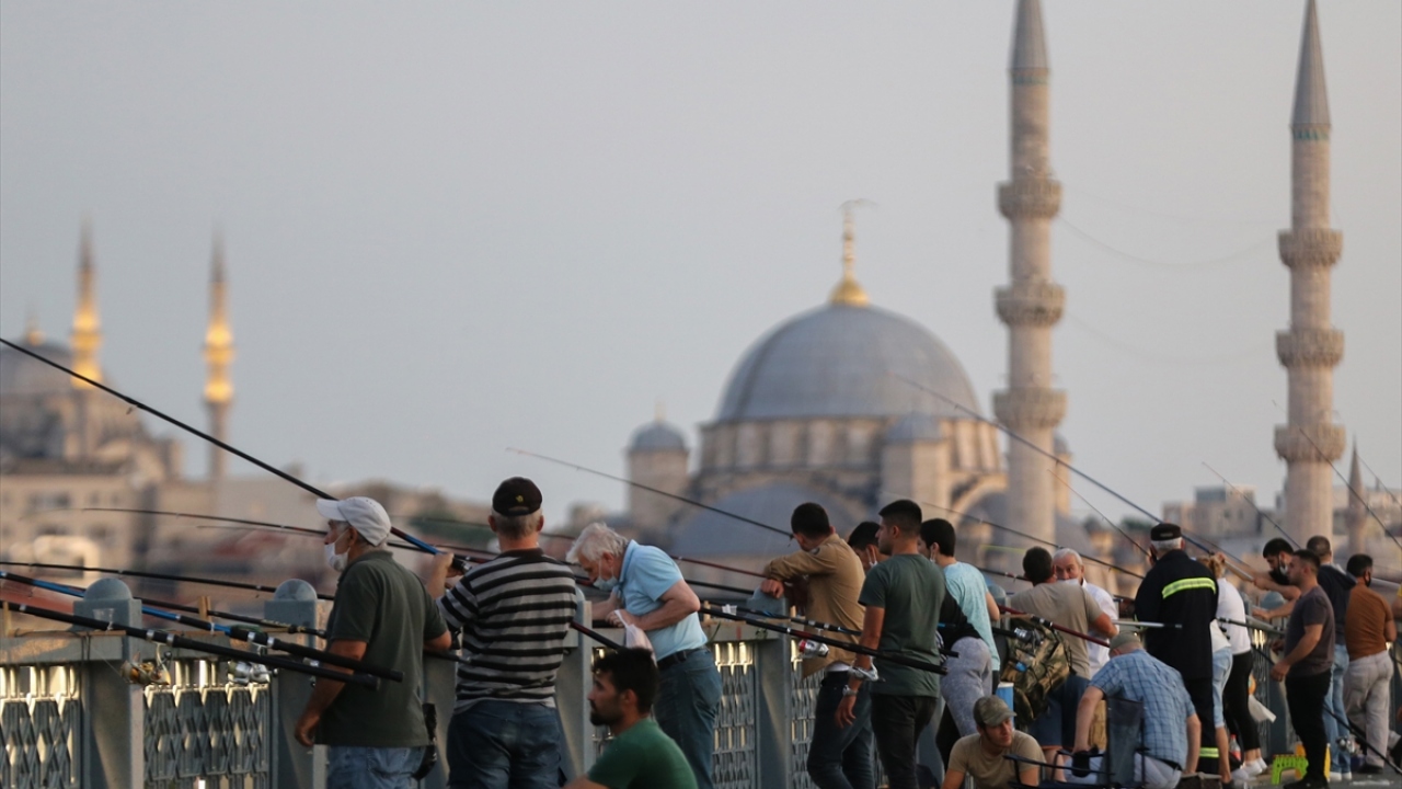 İçişleri Bakanlığınca Yükseköğretim Kurumları Sınavı (YKS) için ilan edilen sokağa çıkma kısıtlaması sona erdi.