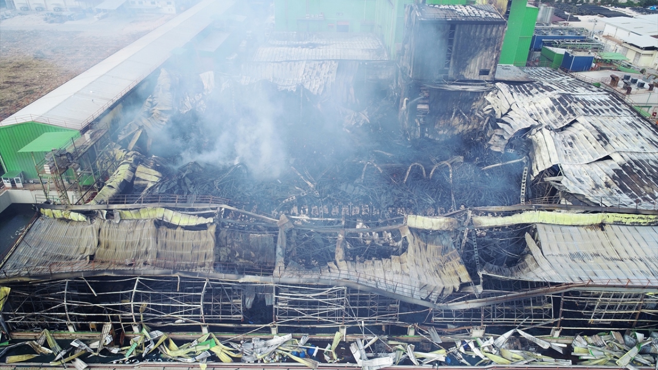 Soğutma çalışmalarının kısmen tamamlanmasının ardından, Osmaniye ve Mersin`den takviye olarak gelen itfaiye ekiplerinin bölgeden ayrıldığı belirtildi.