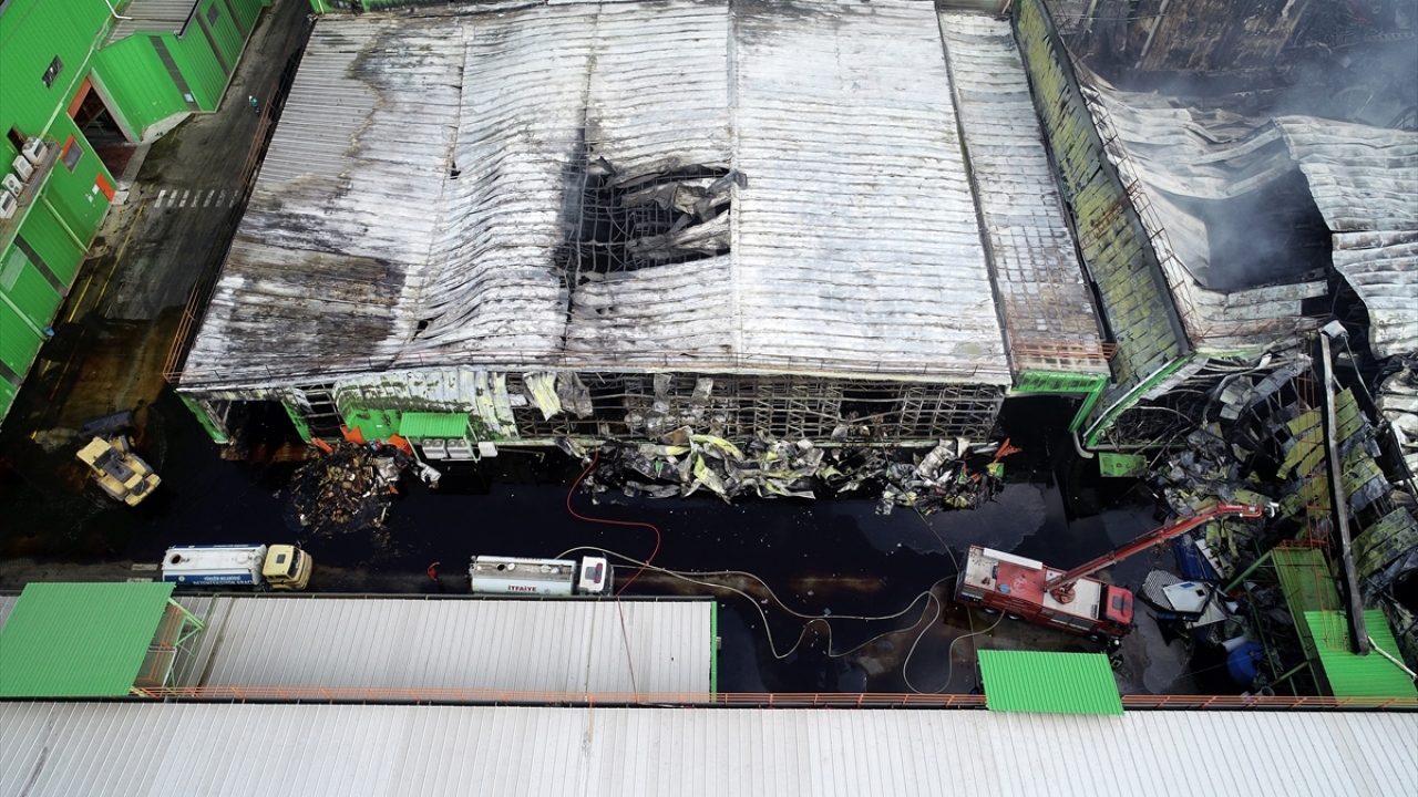 Yangın, Adana Orman Bölge Müdürlüğü, Osmaniye ile Mersin itfaiye ekipleri ve İl Emniyet Müdürlüğüne ait TOMA`ların da müdahalesiyle çevredeki iş yerlerine sıçramadan kontrol altına alınmıştı.