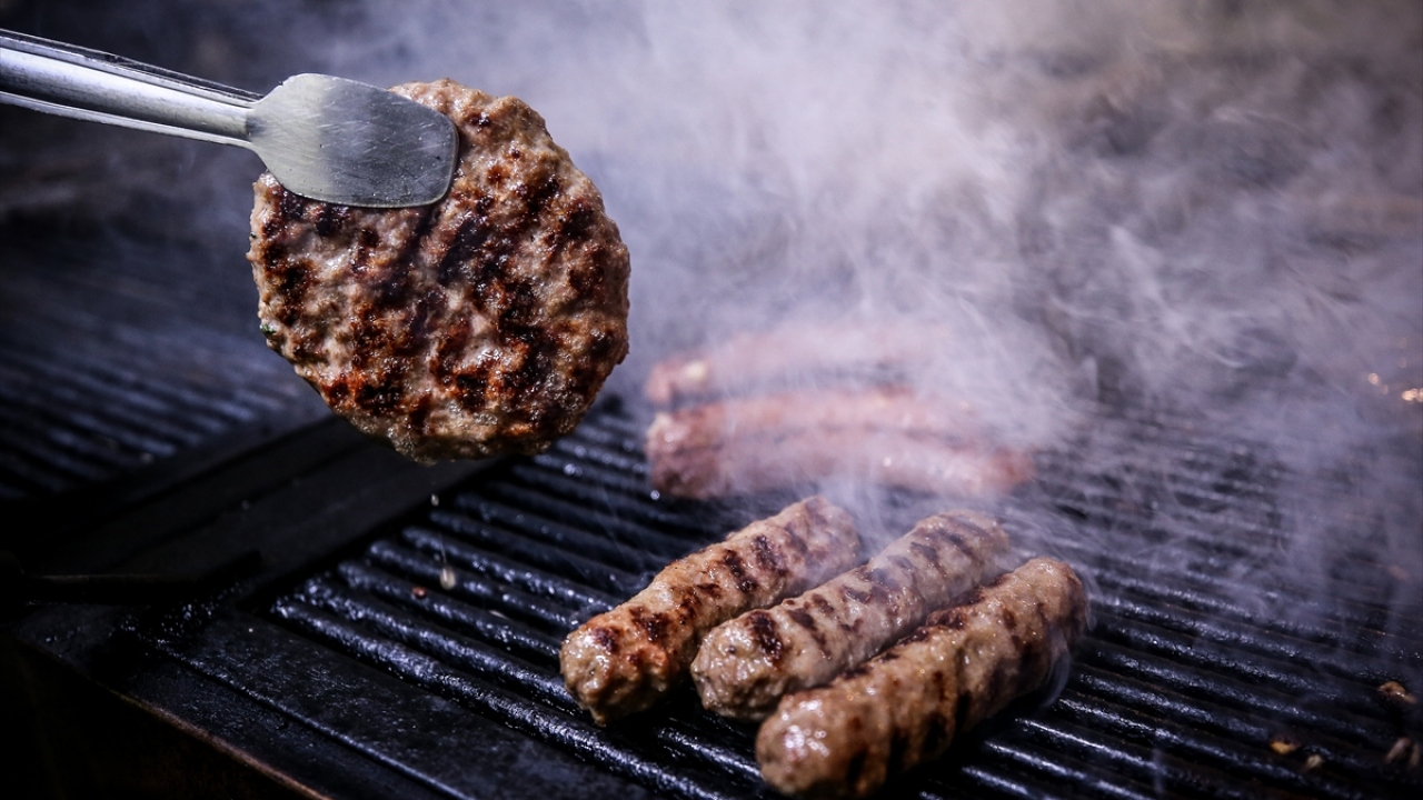 Yaman, iş yerlerinde futbol ve basketbol camiası başta olmak üzere birçok ünlü ismi ağırladıklarını sözlerine ekledi.