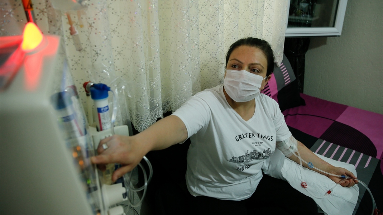 Mahi Azman, yaptığı açıklamada, böbrek yetmezliği nedeniyle çok zor günler yaşadığını, böbrek fonksiyonlarının 5 yıl önce yükselmesinin ardından yeniden organ nakli bekleme listesine alındığını söyledi.