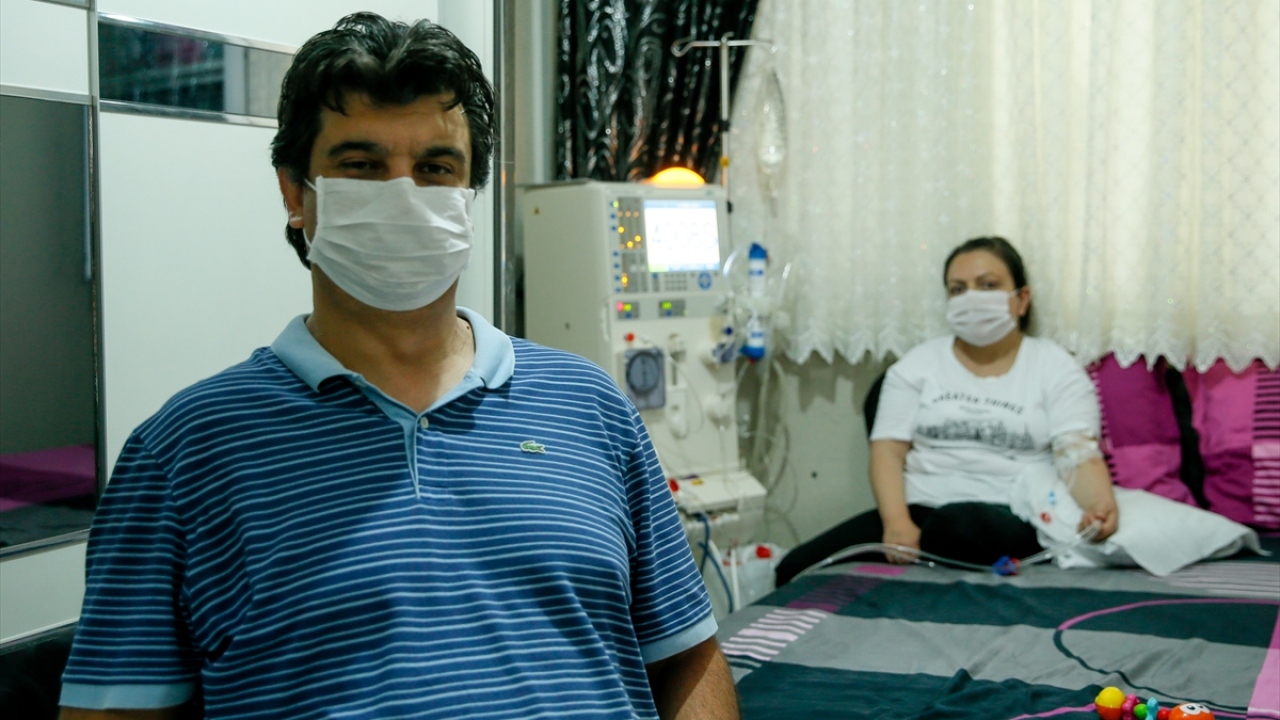Özel bir diyaliz merkezinde Azman`ı tedavi eden Nefroloji Uzmanı Doç. Dr. Cenk Demirci de Azman`ın bebek sahibi olacağını öğrendiği günü hala unutamadığını söyledi.