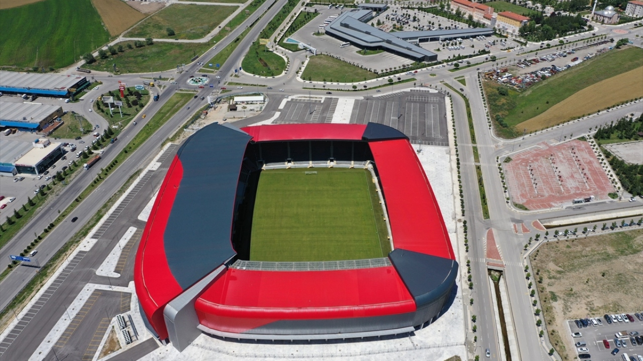 15 bin kişilik kapasiteye sahip 