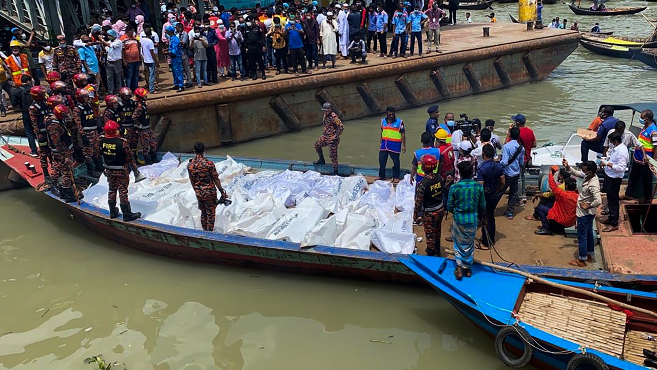 İtfaiye görevlisi Rozina Islam, yaptığı açıklamada, başkent Dakka`nın eteklerinden geçen Buriganga Nehri`nde batan teknedeki 28 kişinin cansız bedenine ulaşıldığını söyledi. 