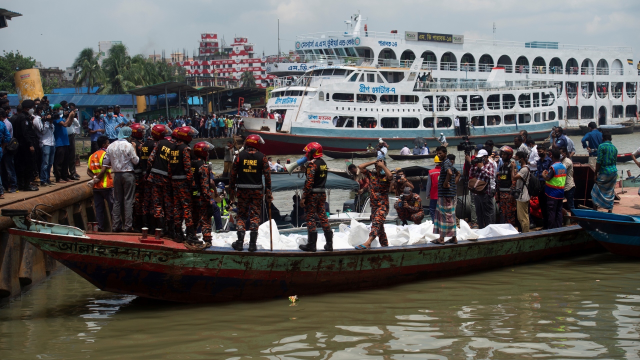 Sadarghat emniyet yetkilisi Rejaul Karim Vhuiyan, kazanın yaşandığı esnada batan teknenin yaklaşık 50 ila 60 yolcusu ile Munshiganj bölgesinden geldiğini belirtti.